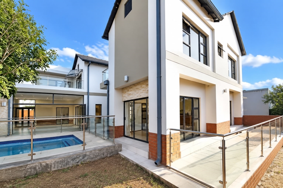 5 Bedroom Property for Sale in Waterfall Country Village Gauteng