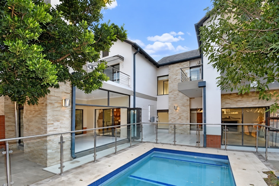 5 Bedroom Property for Sale in Waterfall Country Village Gauteng