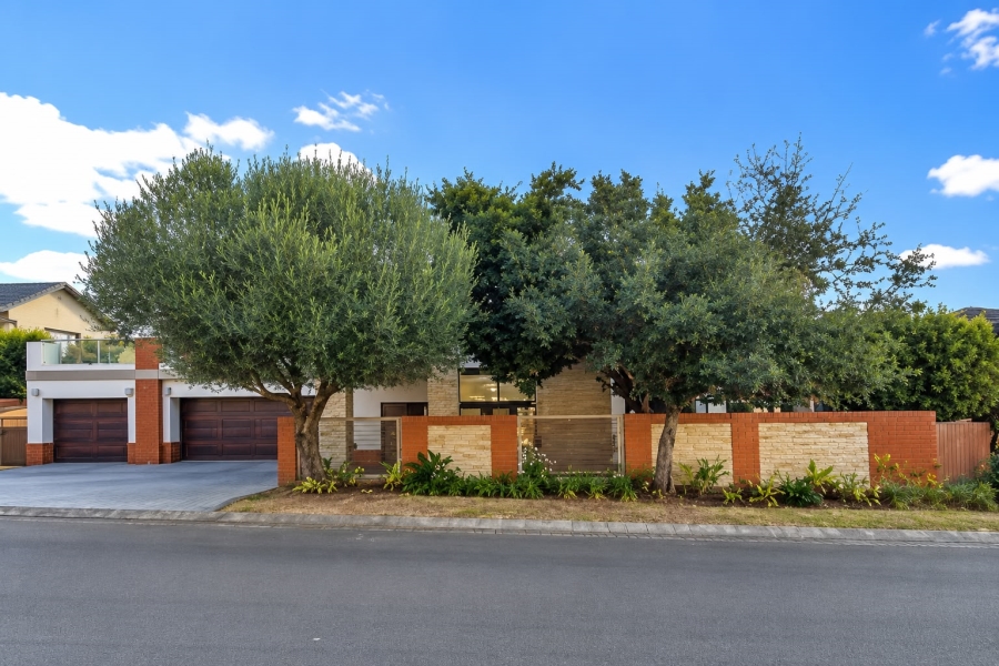 5 Bedroom Property for Sale in Waterfall Country Village Gauteng
