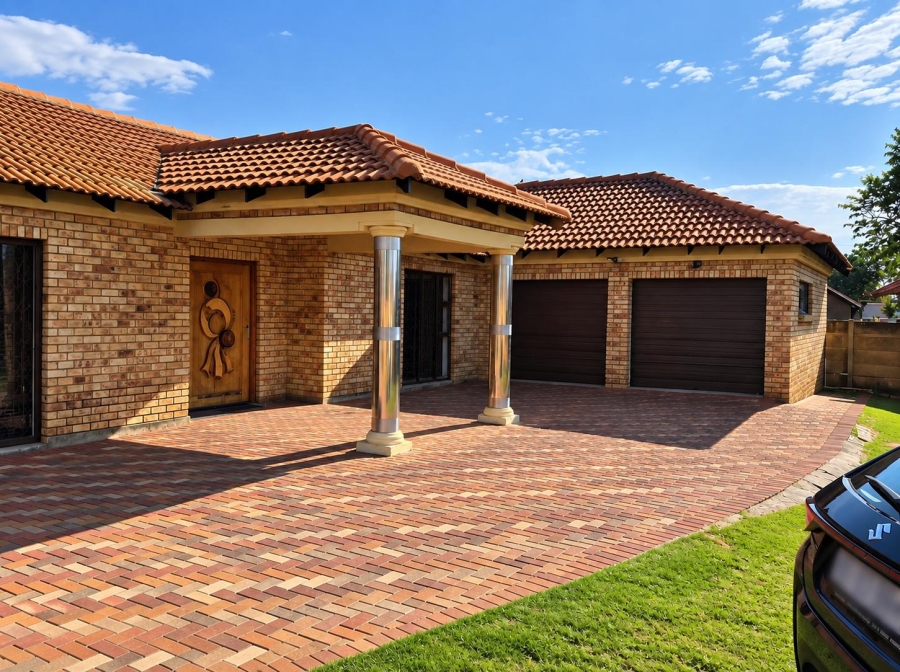 3 Bedroom Property for Sale in Crystal Park Gauteng