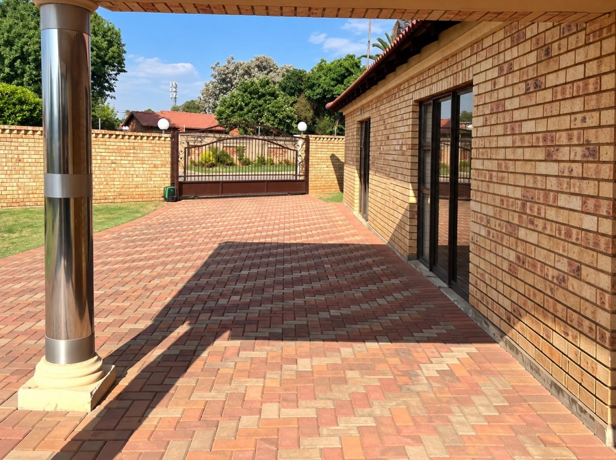 3 Bedroom Property for Sale in Crystal Park Gauteng