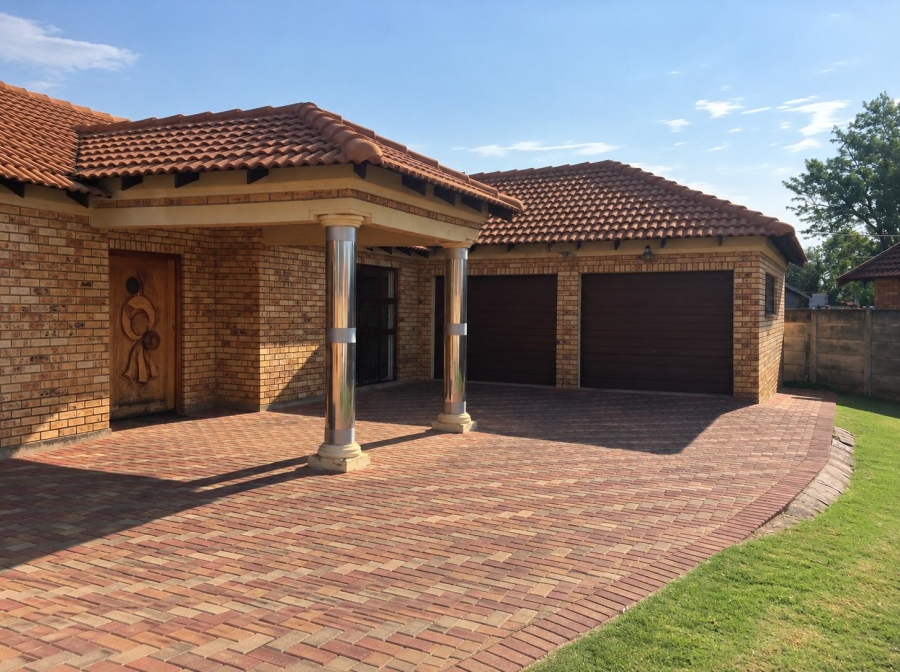 3 Bedroom Property for Sale in Crystal Park Gauteng