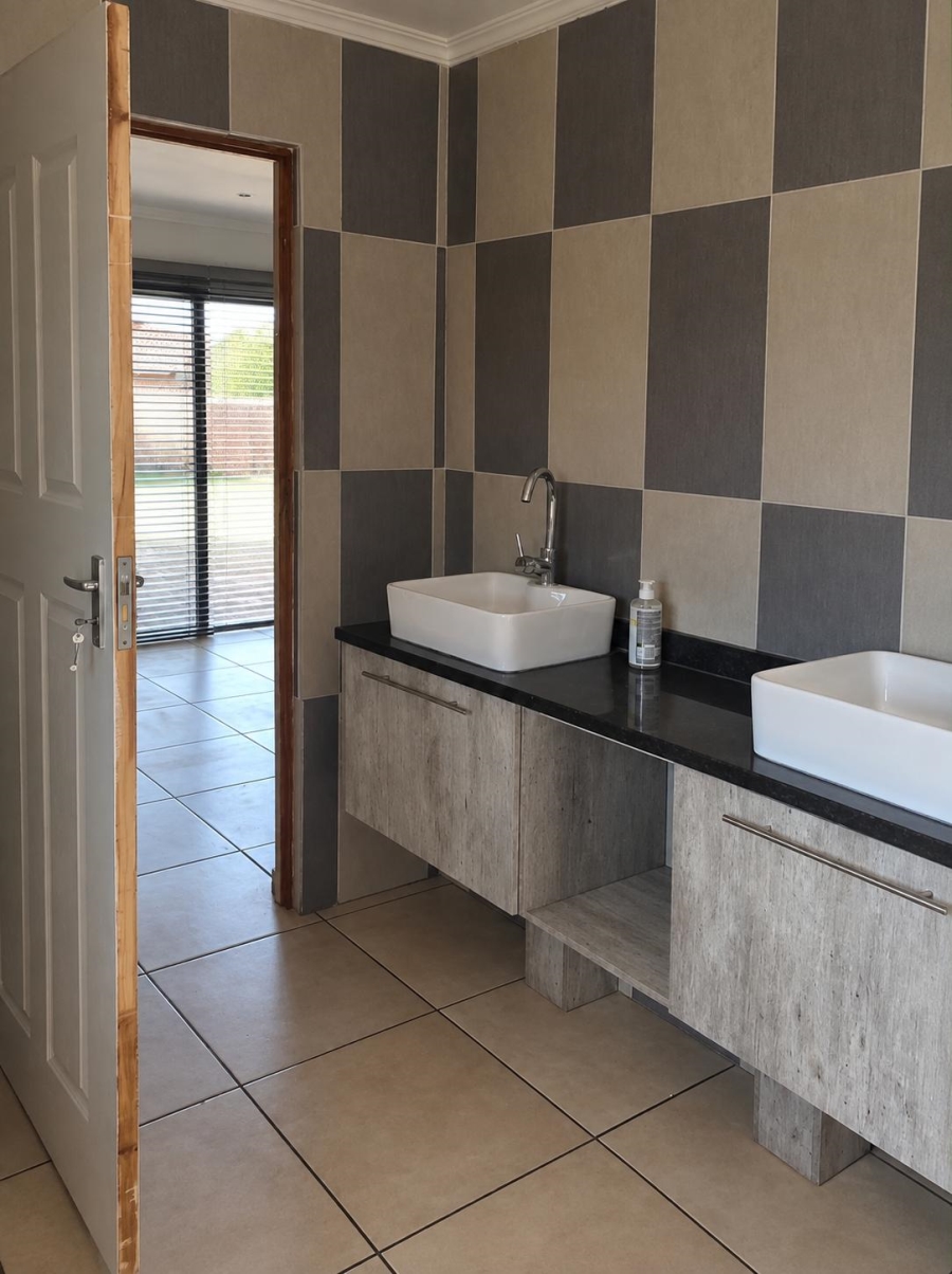3 Bedroom Property for Sale in Crystal Park Gauteng