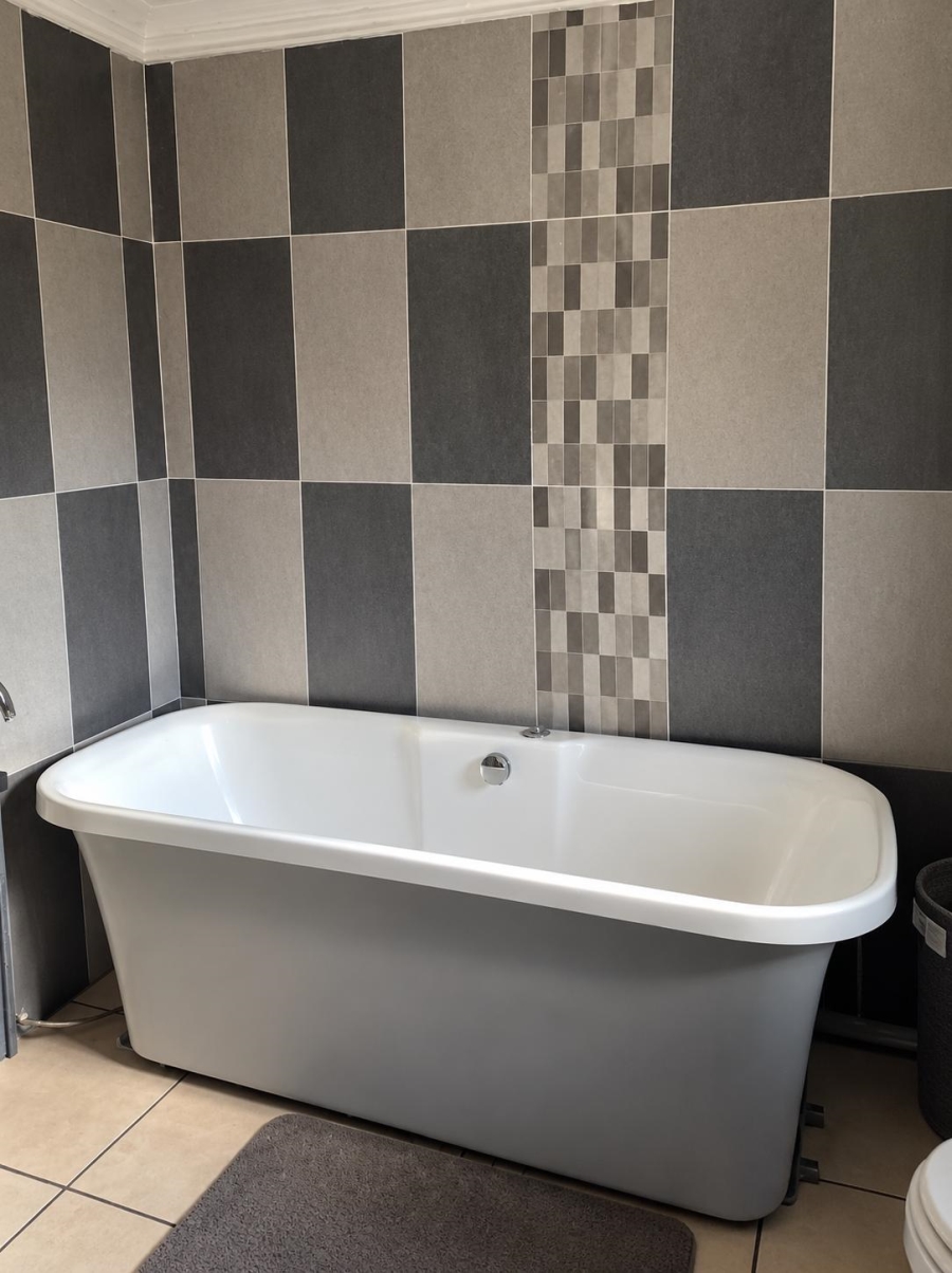 3 Bedroom Property for Sale in Crystal Park Gauteng