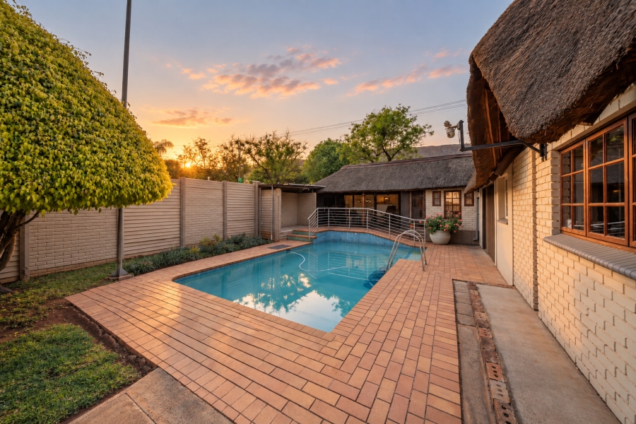 5 Bedroom Property for Sale in Mountain View Gauteng