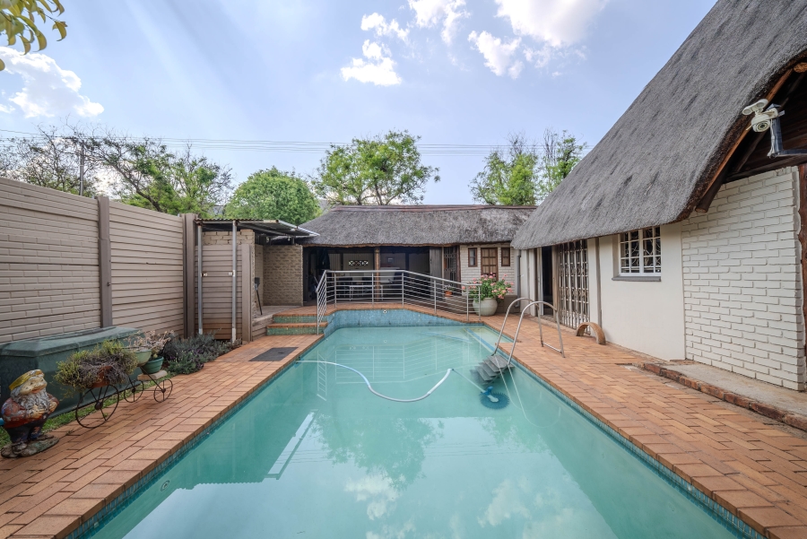 5 Bedroom Property for Sale in Mountain View Gauteng
