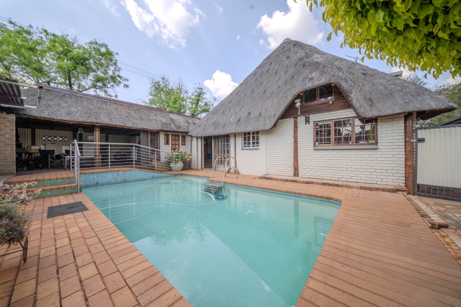 5 Bedroom Property for Sale in Mountain View Gauteng