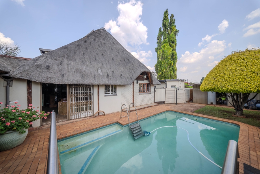 5 Bedroom Property for Sale in Mountain View Gauteng