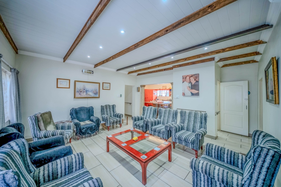 5 Bedroom Property for Sale in Mountain View Gauteng