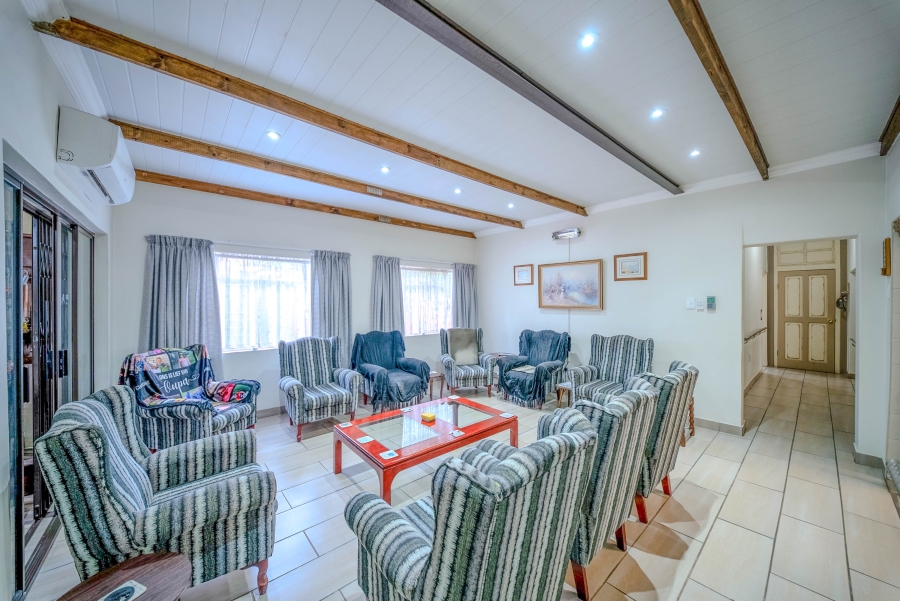 5 Bedroom Property for Sale in Mountain View Gauteng