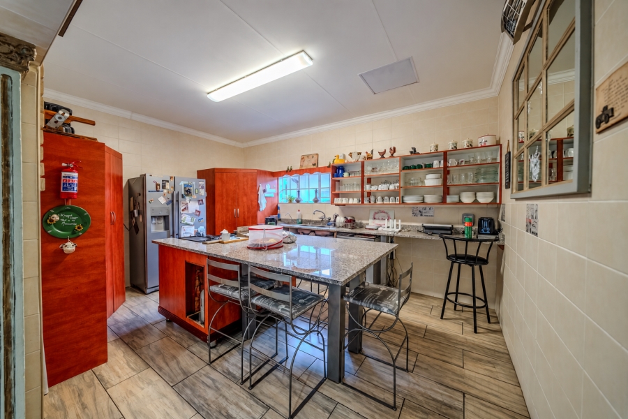5 Bedroom Property for Sale in Mountain View Gauteng