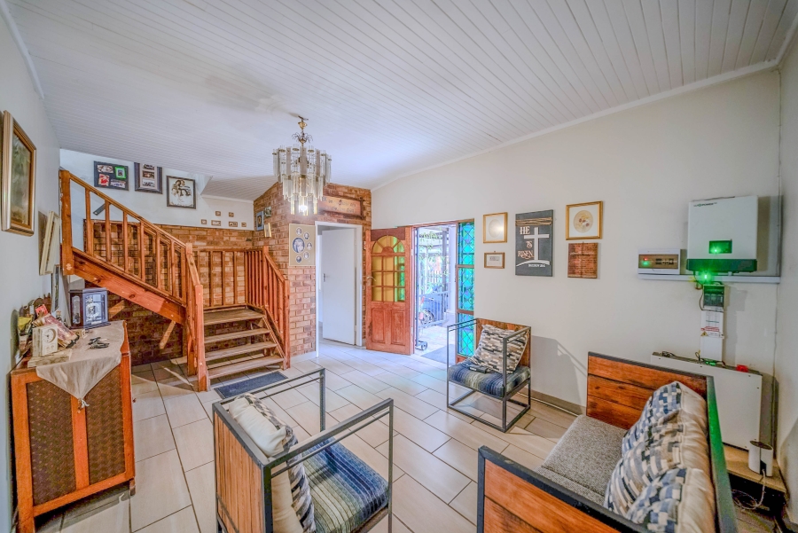 5 Bedroom Property for Sale in Mountain View Gauteng