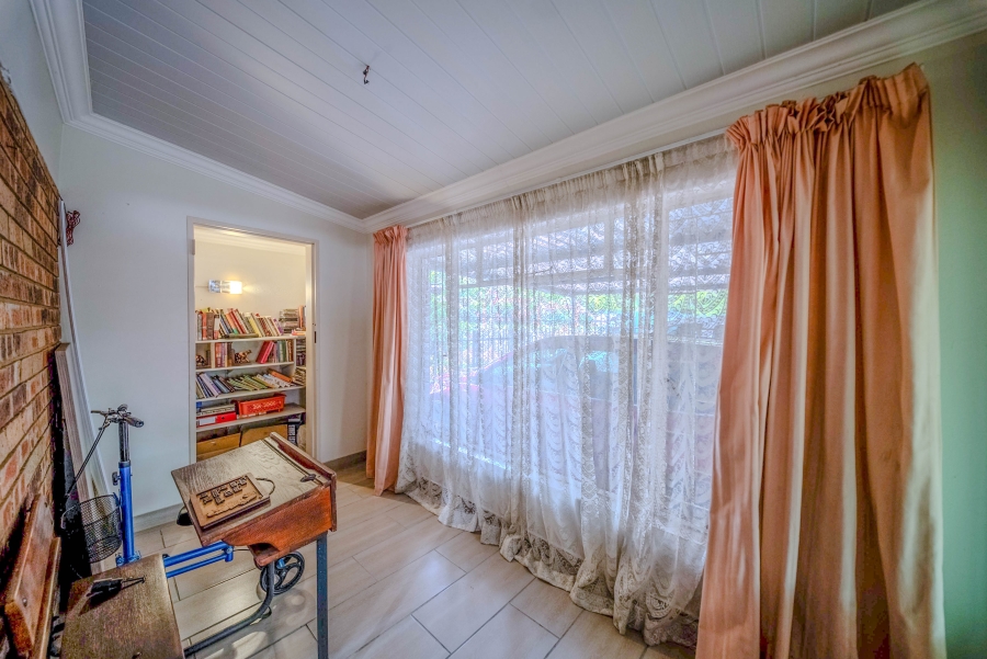 5 Bedroom Property for Sale in Mountain View Gauteng