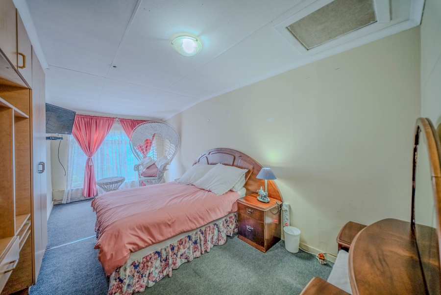5 Bedroom Property for Sale in Mountain View Gauteng