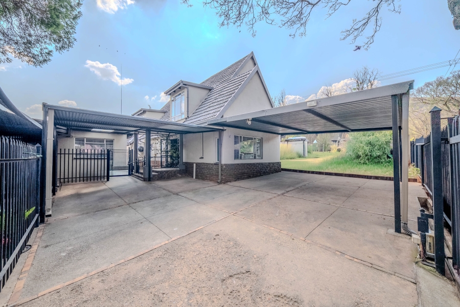 5 Bedroom Property for Sale in Mountain View Gauteng