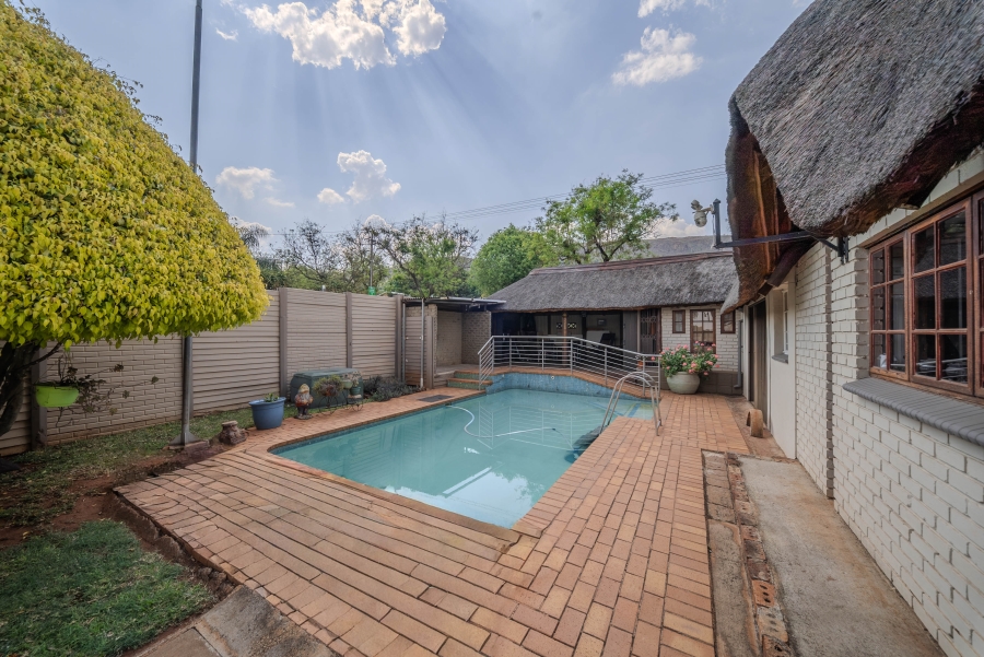 5 Bedroom Property for Sale in Mountain View Gauteng