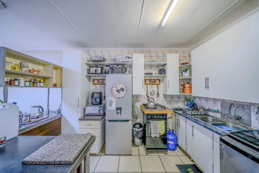 5 Bedroom Property for Sale in Mountain View Gauteng