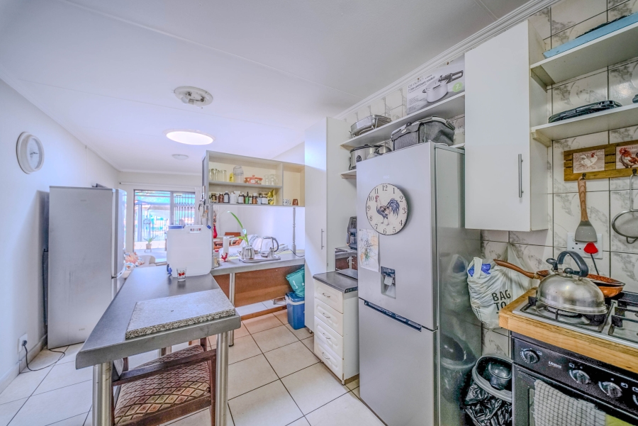 5 Bedroom Property for Sale in Mountain View Gauteng