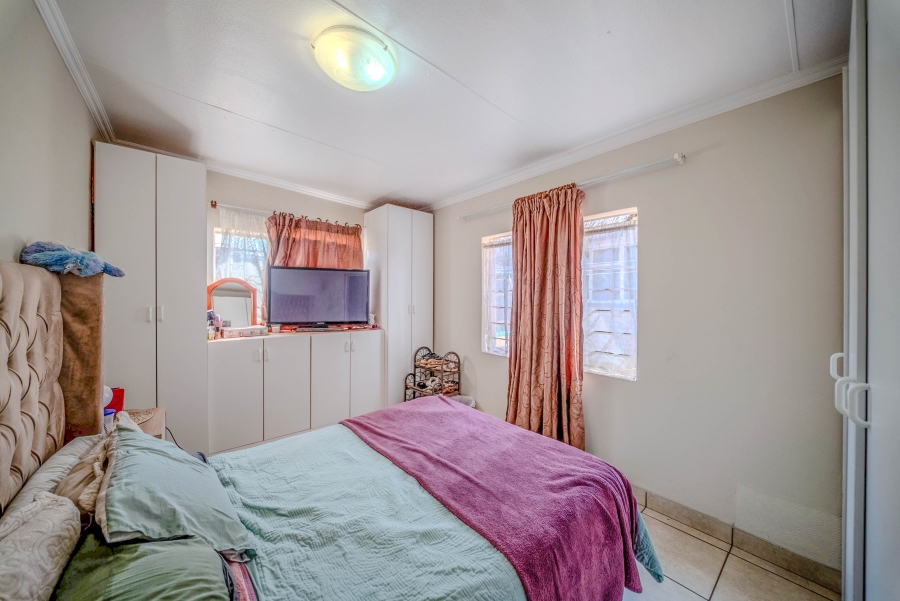 5 Bedroom Property for Sale in Mountain View Gauteng