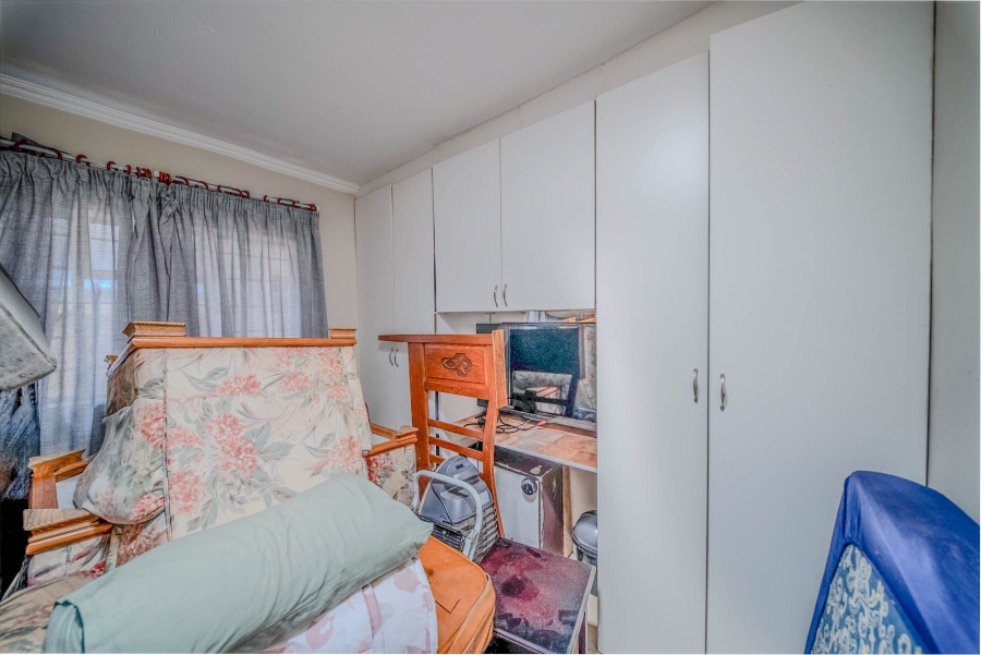 5 Bedroom Property for Sale in Mountain View Gauteng