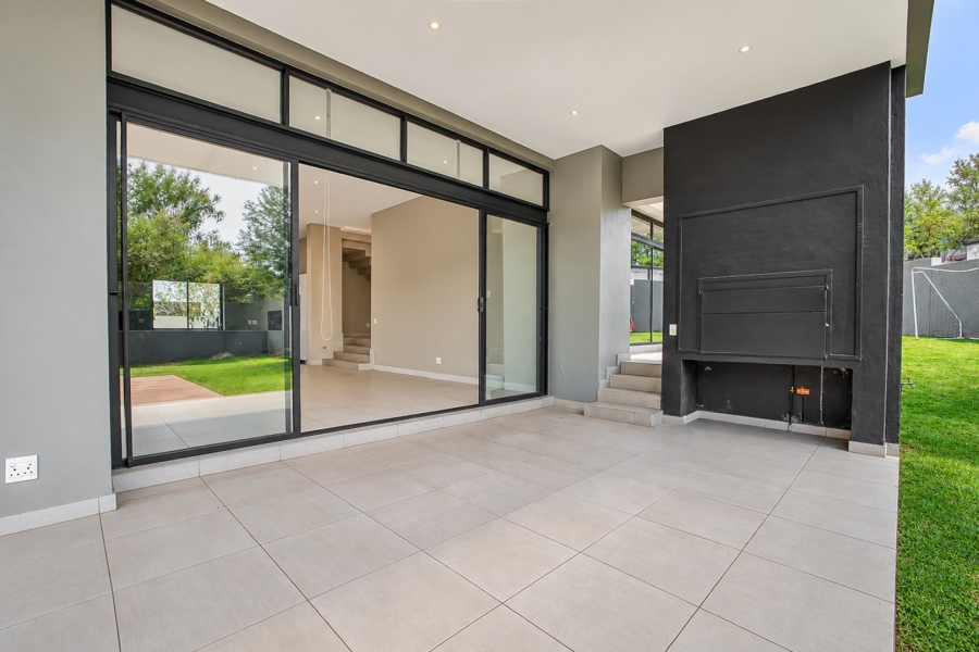 5 Bedroom Property for Sale in Helderfontein Estate Gauteng
