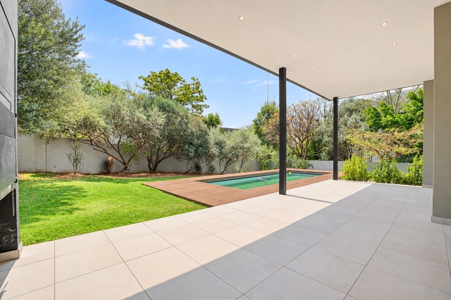 5 Bedroom Property for Sale in Helderfontein Estate Gauteng