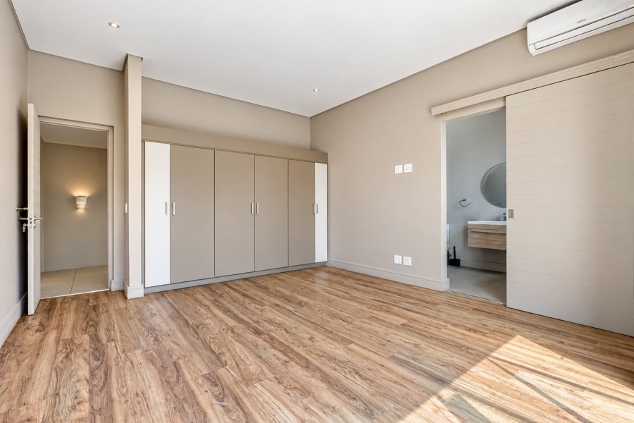 5 Bedroom Property for Sale in Helderfontein Estate Gauteng
