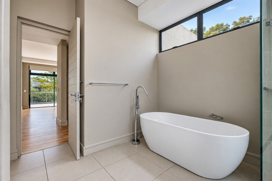 5 Bedroom Property for Sale in Helderfontein Estate Gauteng