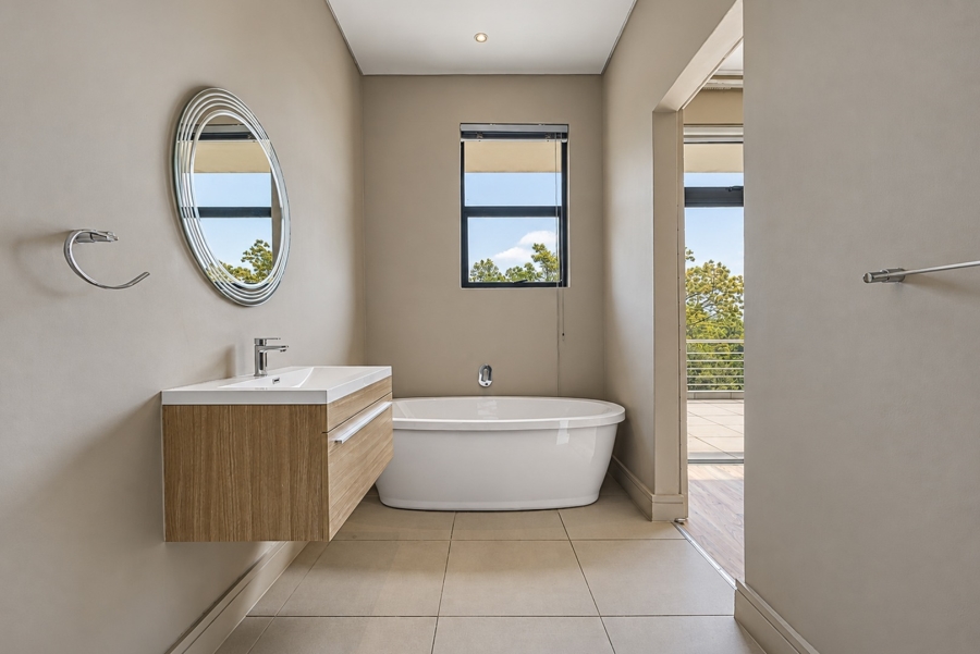 5 Bedroom Property for Sale in Helderfontein Estate Gauteng