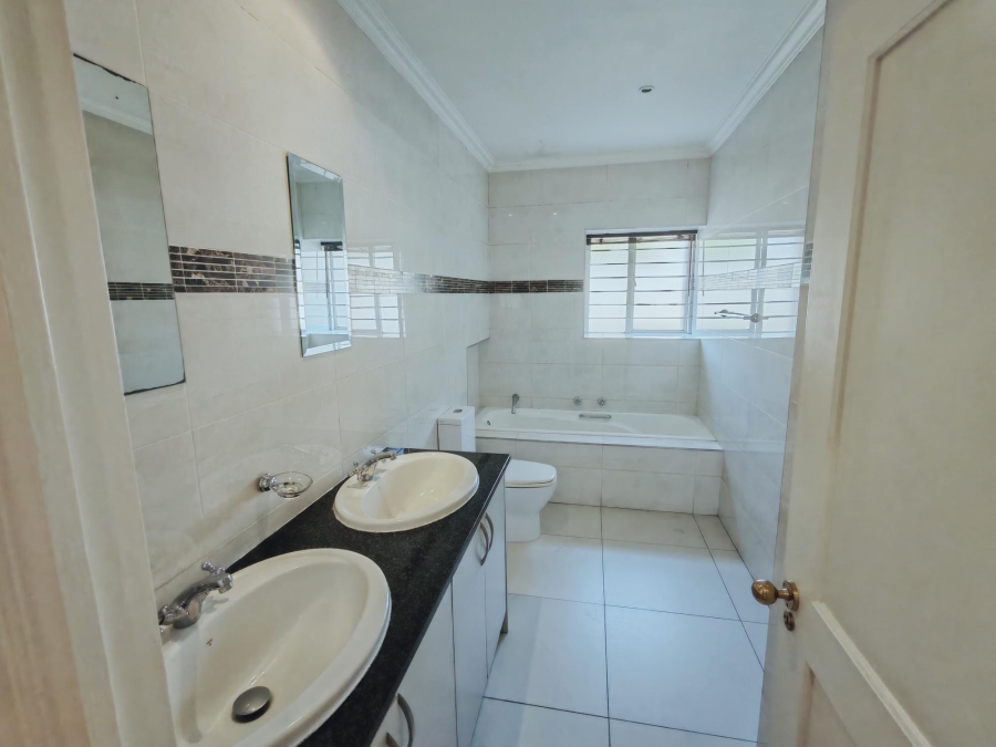 To Let 3 Bedroom Property for Rent in Sandown Gauteng