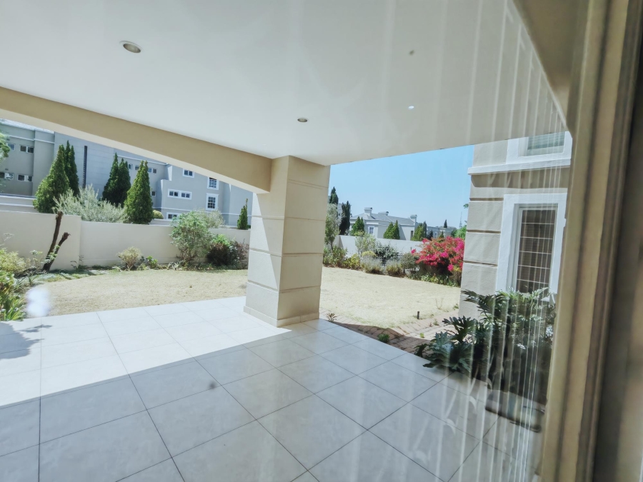 To Let 3 Bedroom Property for Rent in Sandown Gauteng