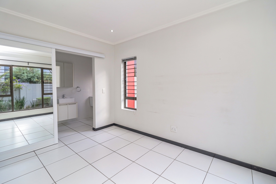 To Let 2 Bedroom Property for Rent in Sunninghill Gauteng