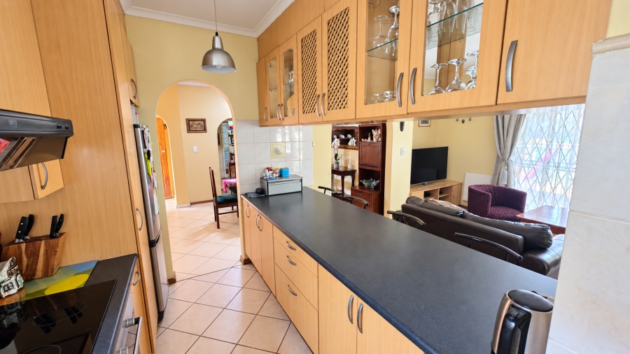 4 Bedroom Property for Sale in Garsfontein Gauteng