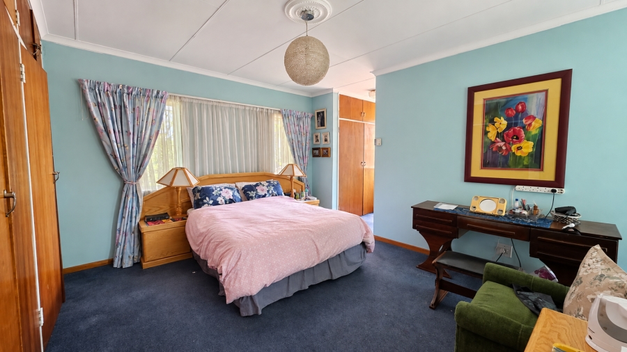 4 Bedroom Property for Sale in Garsfontein Gauteng