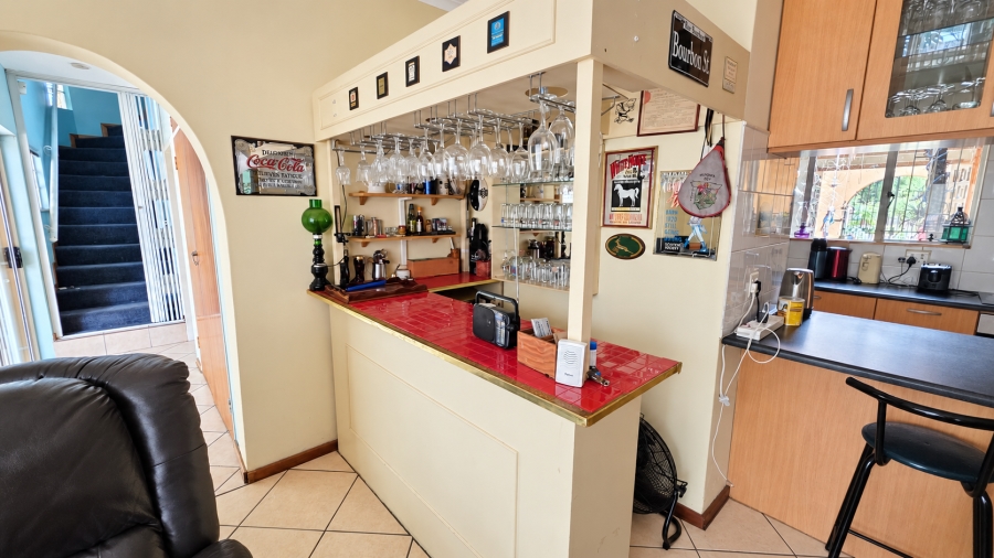 4 Bedroom Property for Sale in Garsfontein Gauteng