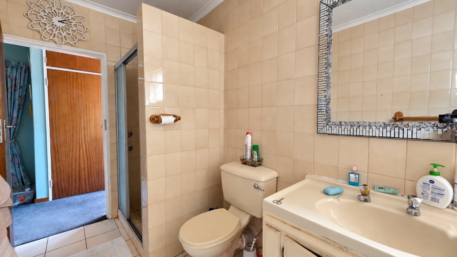 4 Bedroom Property for Sale in Garsfontein Gauteng