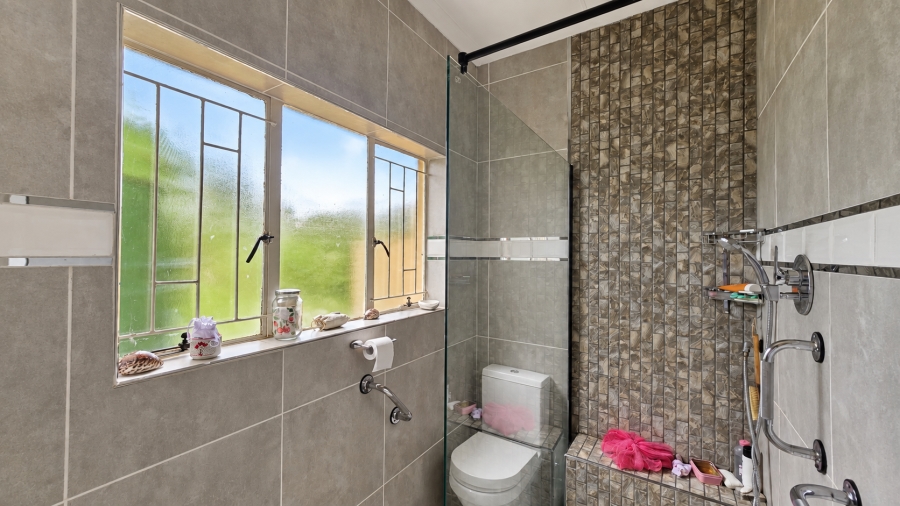 4 Bedroom Property for Sale in Garsfontein Gauteng