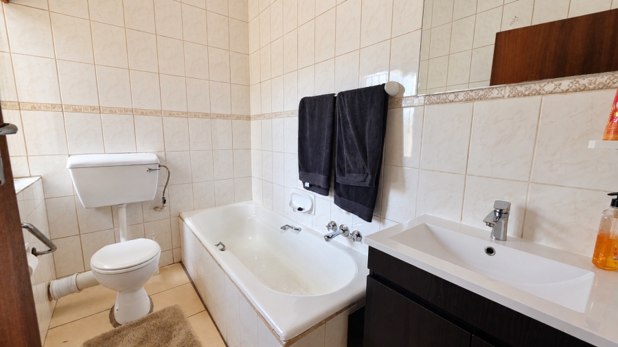 4 Bedroom Property for Sale in Garsfontein Gauteng