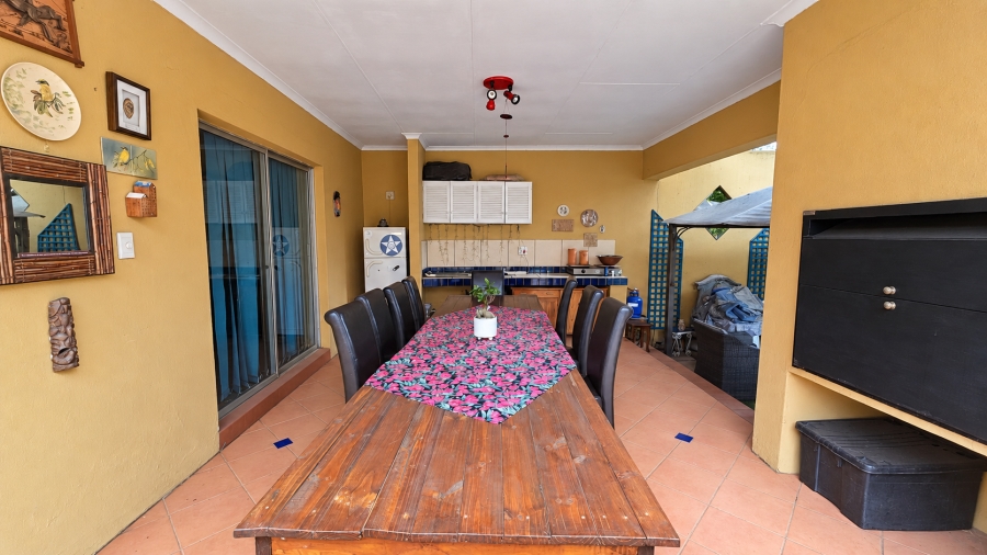 4 Bedroom Property for Sale in Garsfontein Gauteng