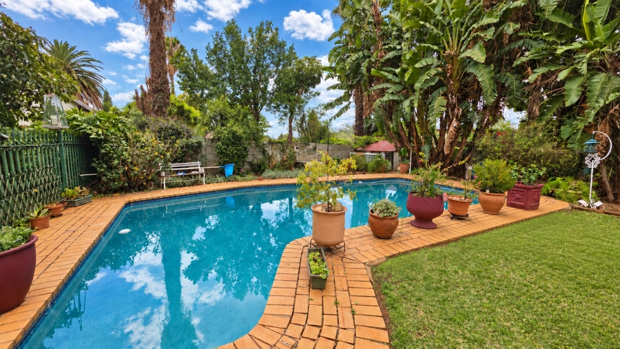 4 Bedroom Property for Sale in Garsfontein Gauteng