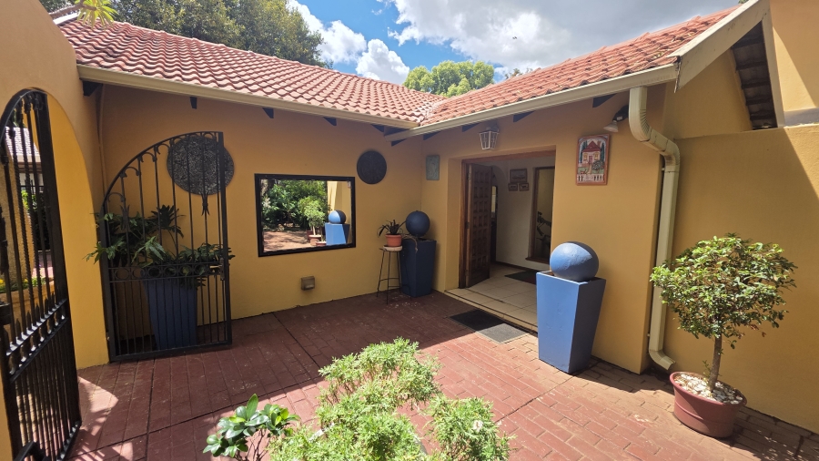 4 Bedroom Property for Sale in Garsfontein Gauteng