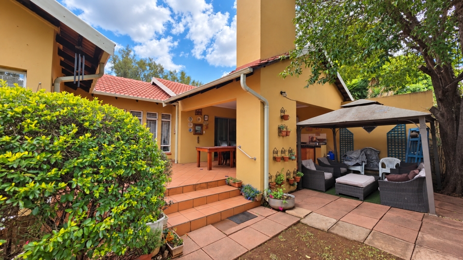 4 Bedroom Property for Sale in Garsfontein Gauteng