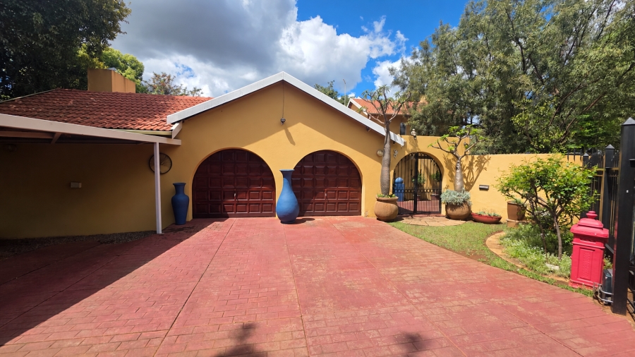 4 Bedroom Property for Sale in Garsfontein Gauteng