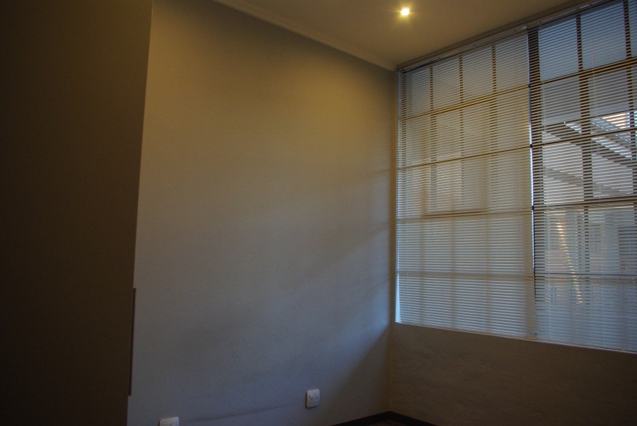 To Let 1 Bedroom Property for Rent in Braamfontein Gauteng