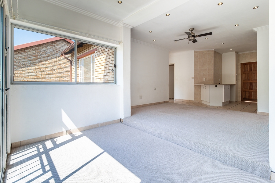 2 Bedroom Property for Sale in Wilgeheuwel Gauteng