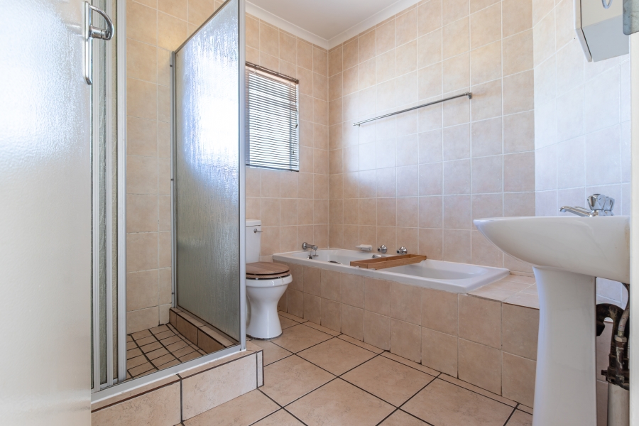 2 Bedroom Property for Sale in Wilgeheuwel Gauteng