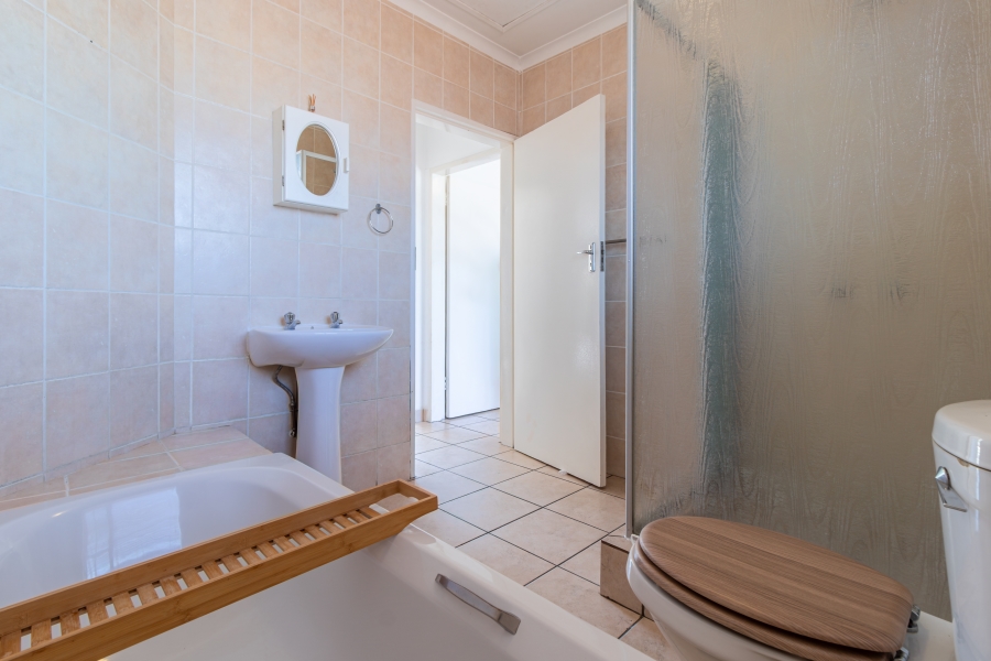 2 Bedroom Property for Sale in Wilgeheuwel Gauteng