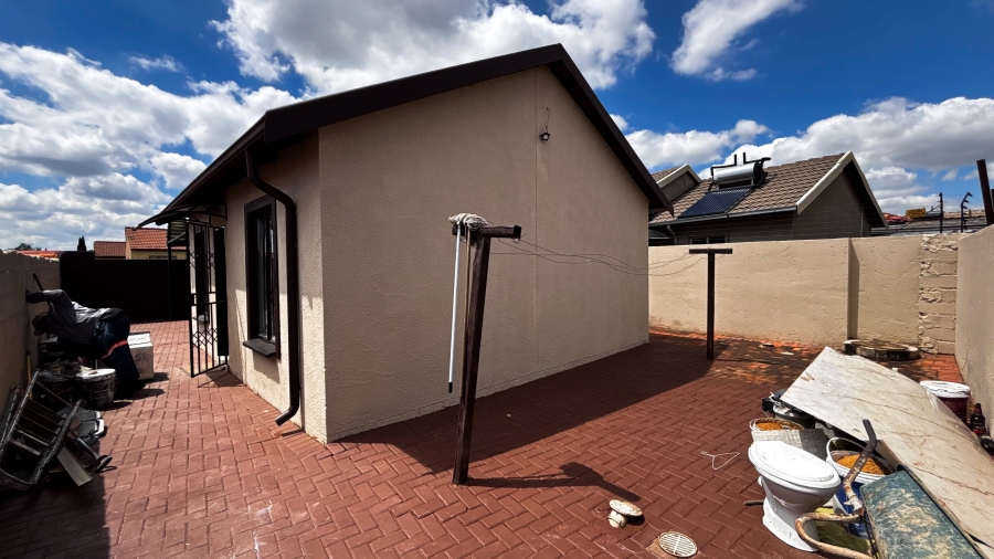 2 Bedroom Property for Sale in Windmill Park Gauteng