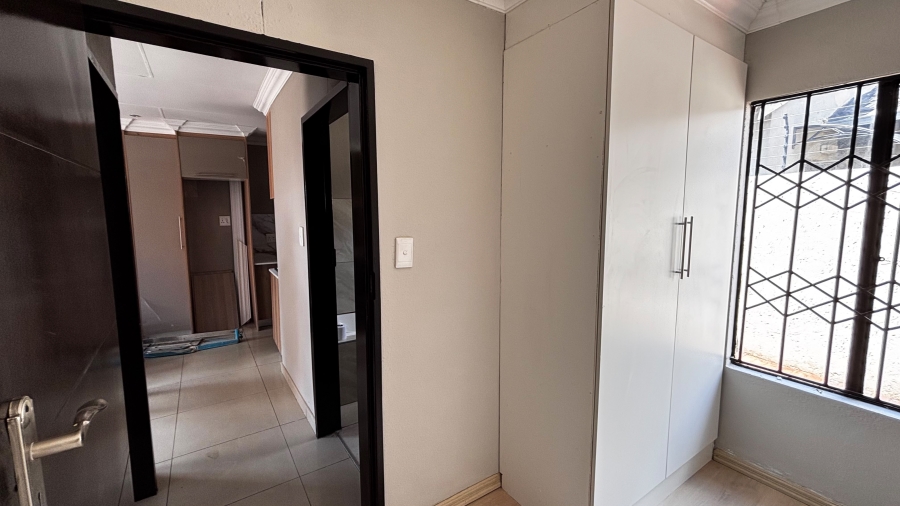 2 Bedroom Property for Sale in Windmill Park Gauteng