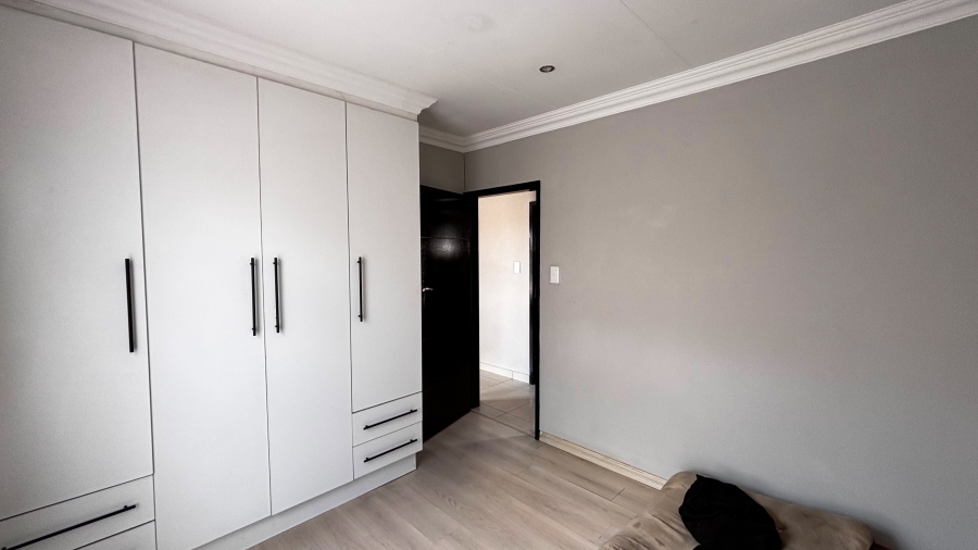 2 Bedroom Property for Sale in Windmill Park Gauteng